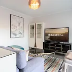 Host Wise - Elegant Spacious Flat W Balcony - Ace Location Apartmán