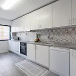 Host Wise - Elegant Spacious Flat W Balcony - Ace Location