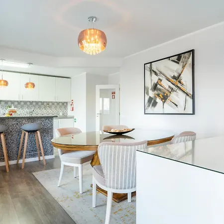 Lägenhet Host Wise - Elegant Spacious Flat W Balcony - Ace Location *