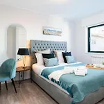 شقة Host Wise - Elegant Spacious Flat W Balcony - Ace Location