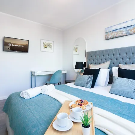 Host Wise - Elegant Spacious Flat W Balcony - Ace Location