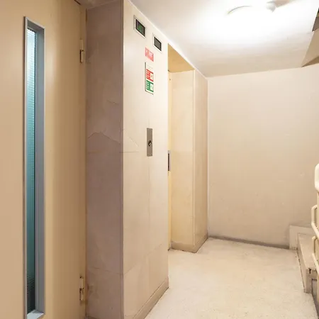 Host Wise - Elegant Spacious Flat W Balcony - Ace Location * Вила-Нова-ди-Гая