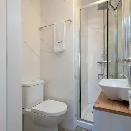 Host Wise - Elegant Spacious Flat W Balcony - Ace Location * Vila Nova de Gaia
