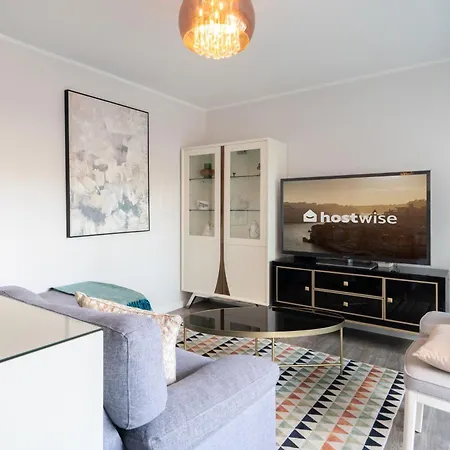 Host Wise - Elegant Spacious Flat W Balcony - Ace Location Apartment