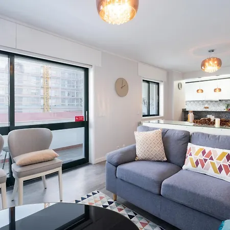 Host Wise - Elegant Spacious Flat W Balcony - Ace Location Apartman *