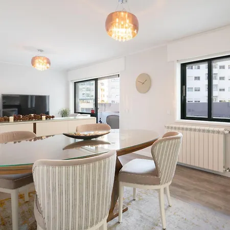 Host Wise - Elegant Spacious Flat W Balcony - Ace Location