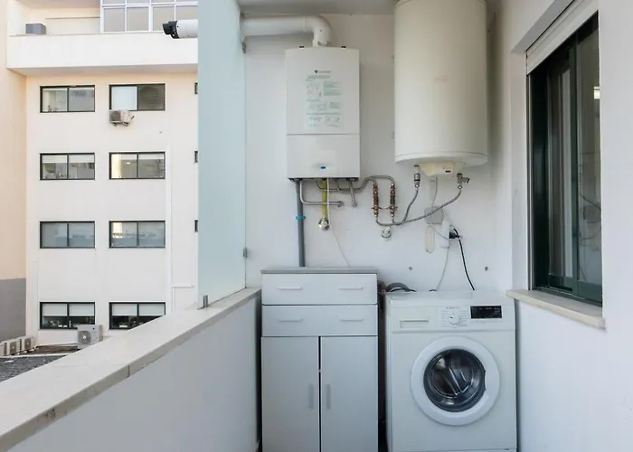 Host Wise - Elegant Spacious Flat W Balcony - Ace Location Apartmán