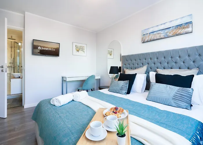 Host Wise - Elegant Spacious Flat W Balcony - Ace Location