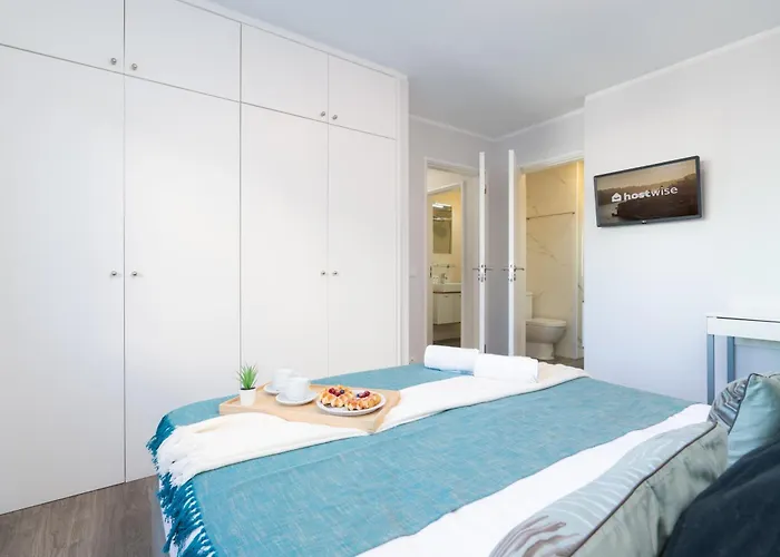 Host Wise - Elegant Spacious Flat W Balcony - Ace Location *