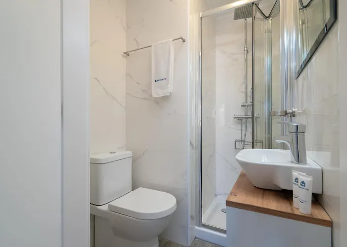 Host Wise - Elegant Spacious Flat W Balcony - Ace Location * Vila Nova de Gaia