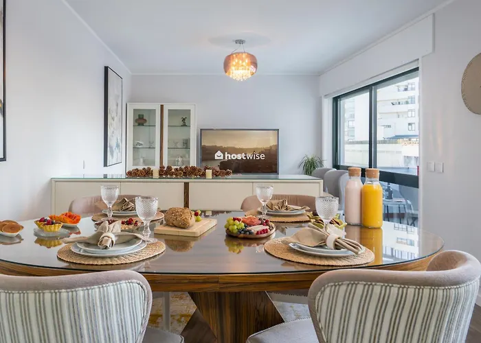 Host Wise - Elegant Spacious Flat W Balcony - Ace Location *