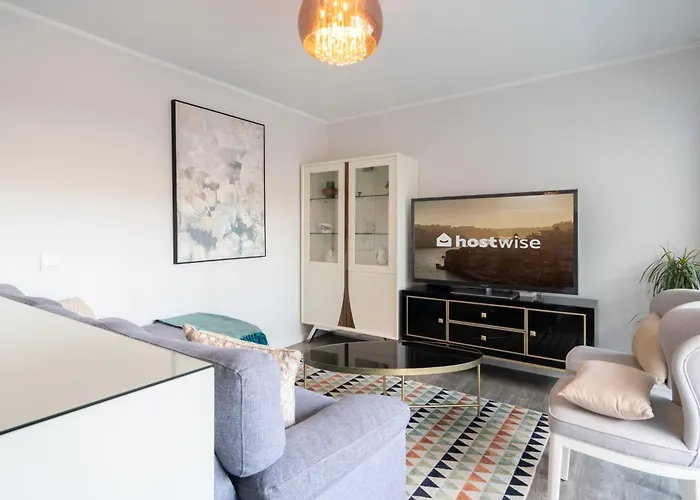 Host Wise - Elegant Spacious Flat W Balcony - Ace Location Apartmán