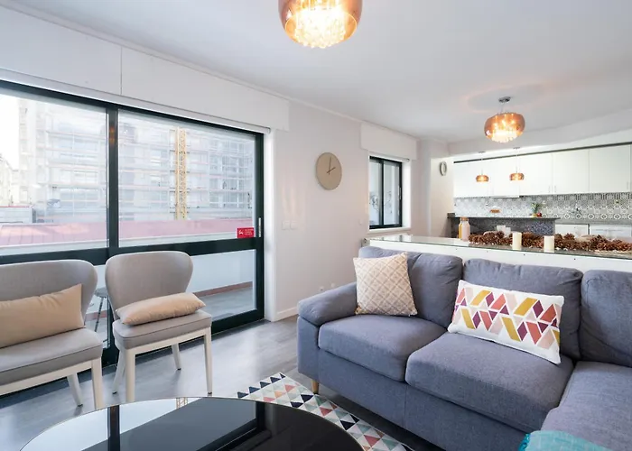 Host Wise - Elegant Spacious Flat W Balcony - Ace Location Apartman *